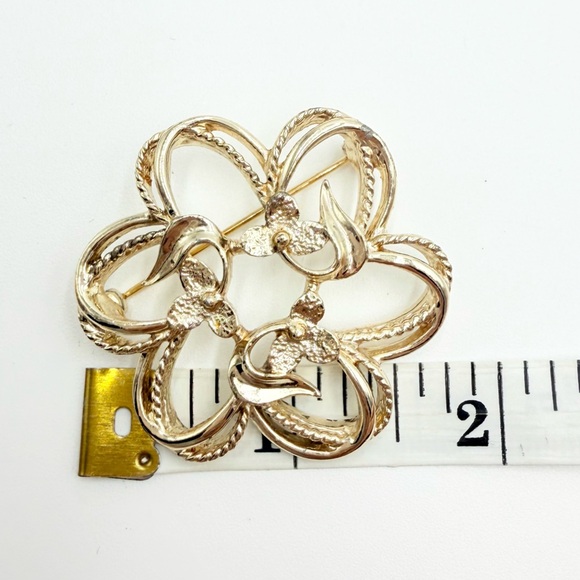 1974 Sarah Coventry Gold Tone Fleurette Brooch - Picture 5 of 6